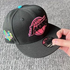 *LOS ANGELES LAKERS NBA PSYCHEDELIC NEW ERA 59FIFTY SNAPBACK HAT PEACE LOVE* NWT
